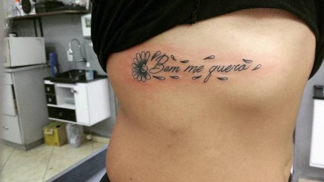 Tatouages sur les côtes (pour les FEMMES)