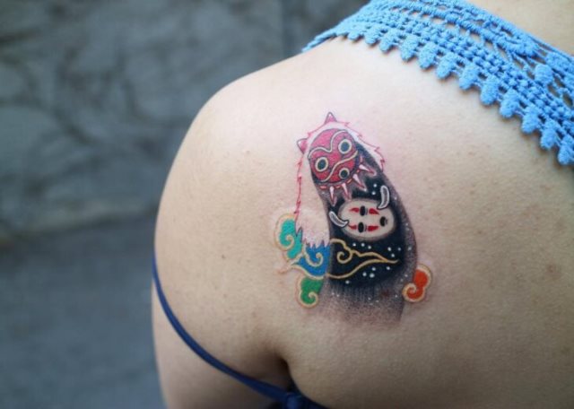 tattoo feminin pour dos 128