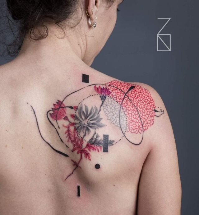 tattoo feminin pour dos 136