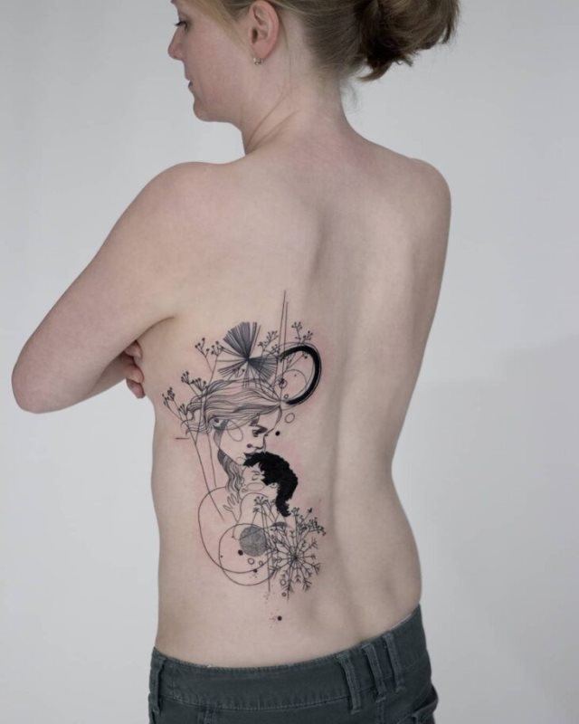 tattoo feminin pour dos 137