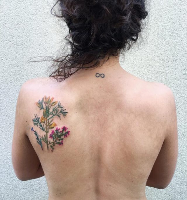 tattoo feminin pour dos 14