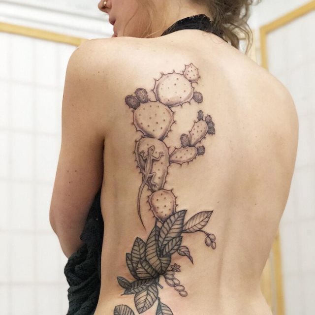 tattoo feminin pour dos 141