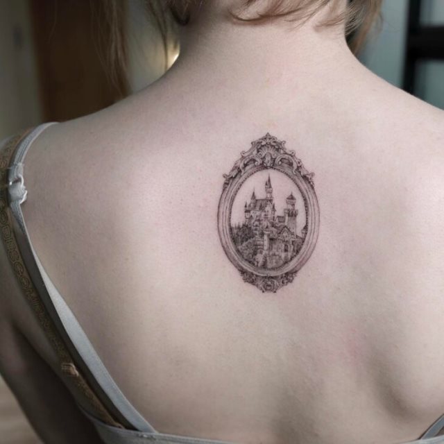 tattoo feminin pour dos 164