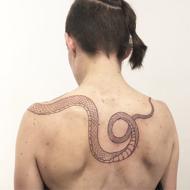 tattoo feminin pour dos 188