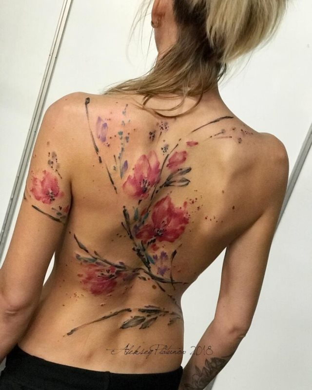 tattoo feminin pour dos 44