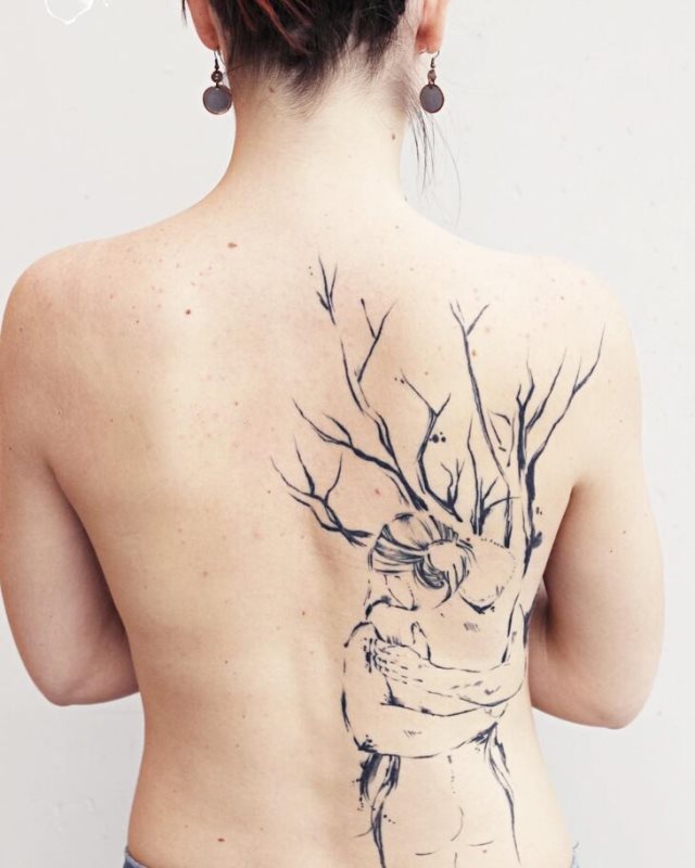 tattoo feminin pour dos 68