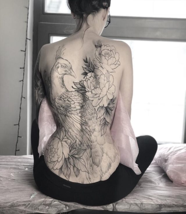 tattoo feminin pour dos 91