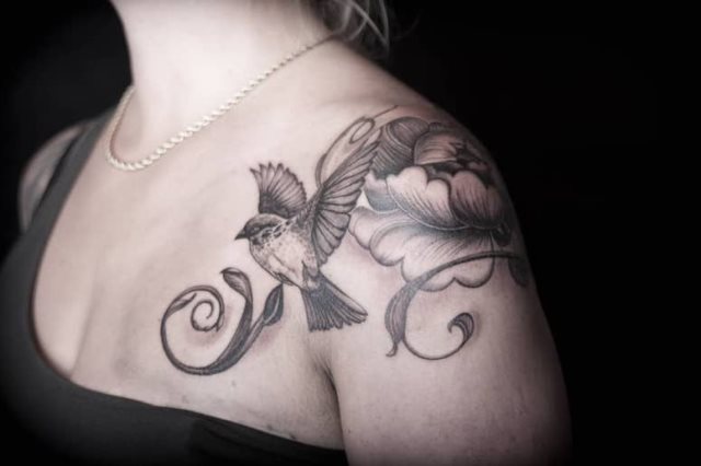 tattoo feminin pour epaule 166