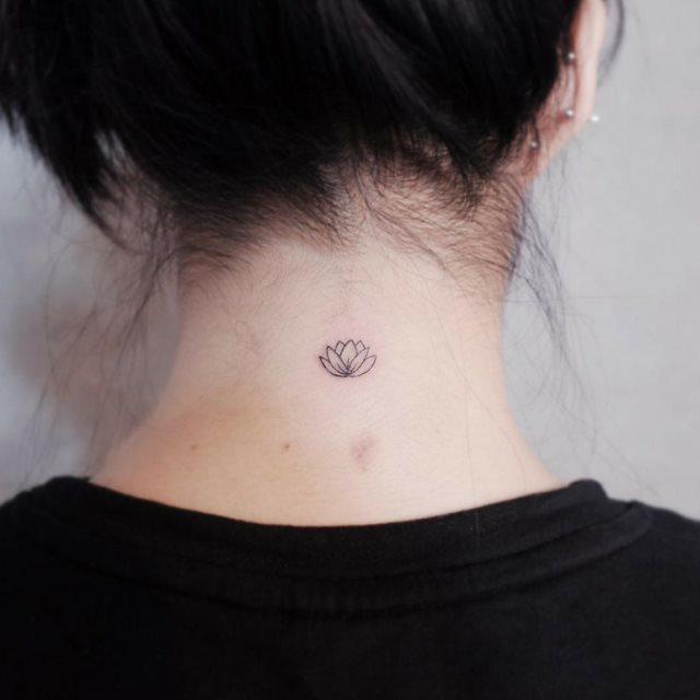 tattoo feminin pour nuque 51