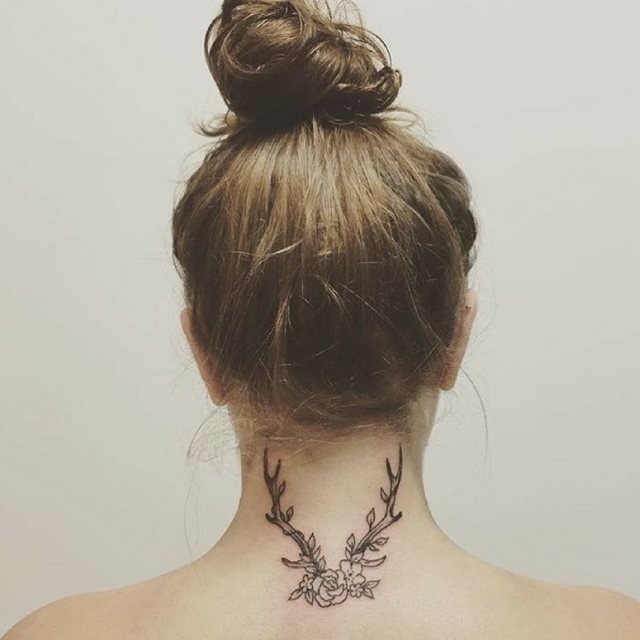 tattoo feminin pour nuque 67