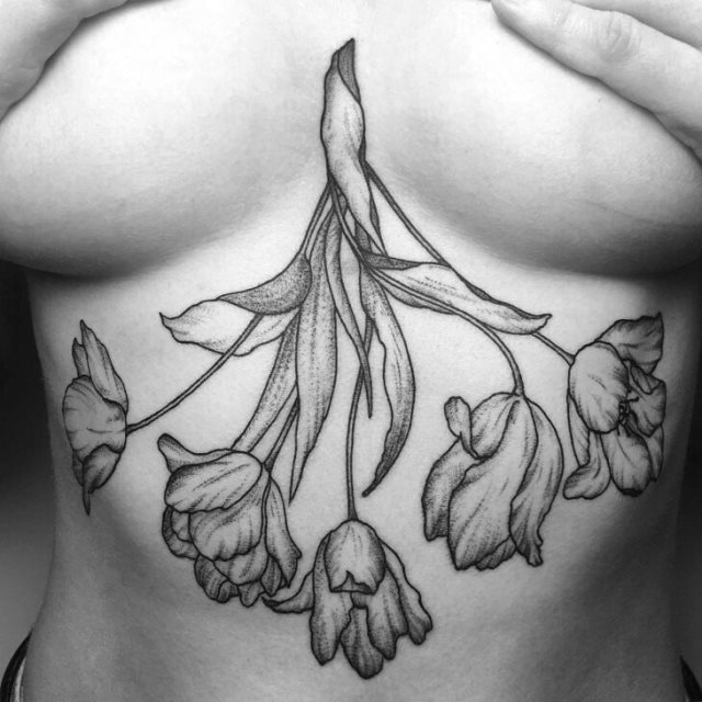 tattoo feminin pour ventre 11