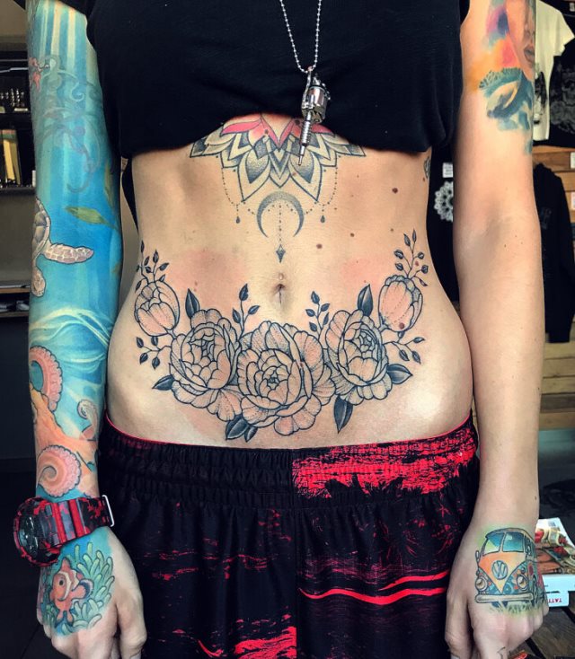 tattoo feminin pour ventre 14
