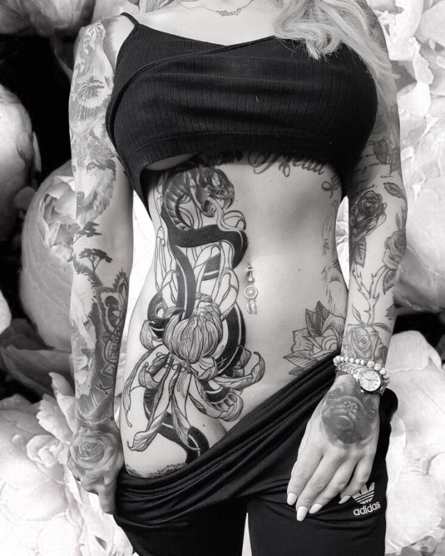 tattoo feminin pour ventre 29