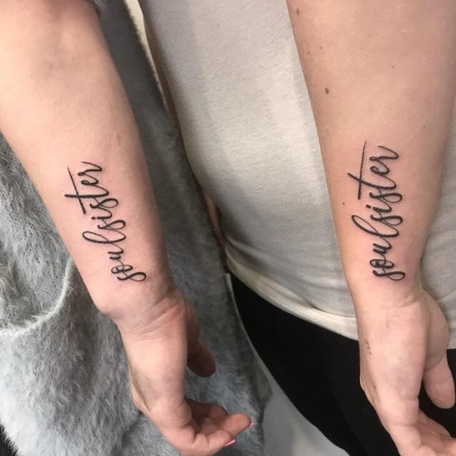 tattoo feminin symbolisent amitie 14