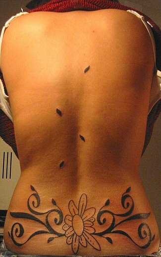 tatouage dos bas 568
