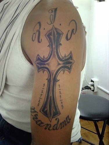 tatouage croix 518