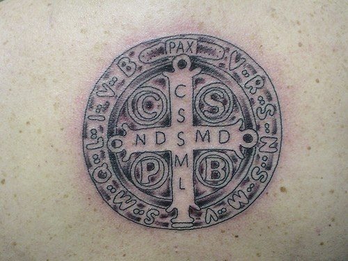 tatouage croix 555