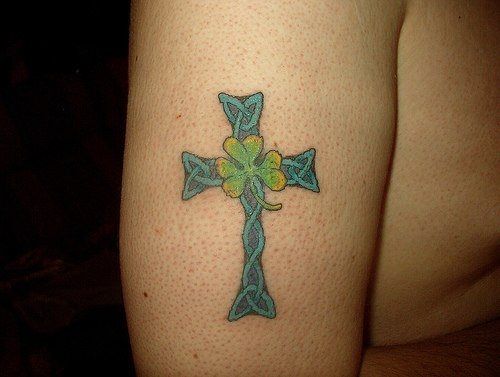 tatouage croix 556