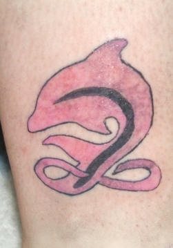 tatouage dauphin 508