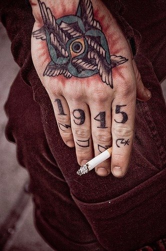 tatouage doigt articulation 503
