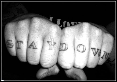 tatouage doigt jointure 556
