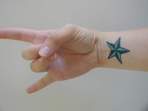 tatouage étoile 1025