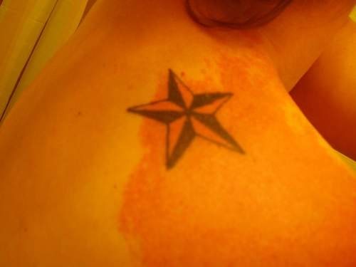 tatouage étoile 1033