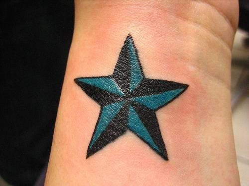 tatouage étoile 1056