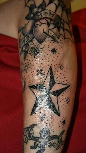 tatouage étoile 1065