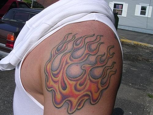 tatouage flamme feu 1048