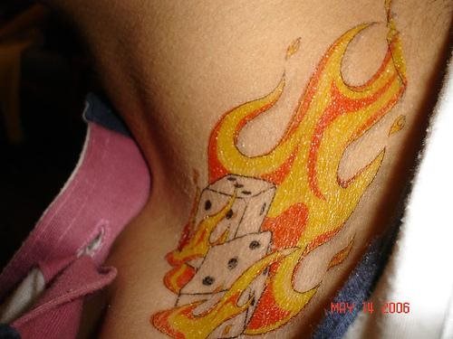 tatouage flamme feu 1063