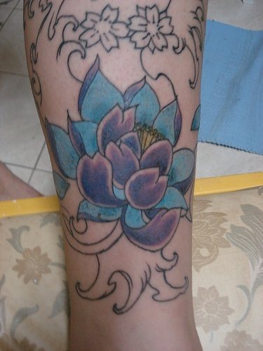 tatouage fleur lotus 1081