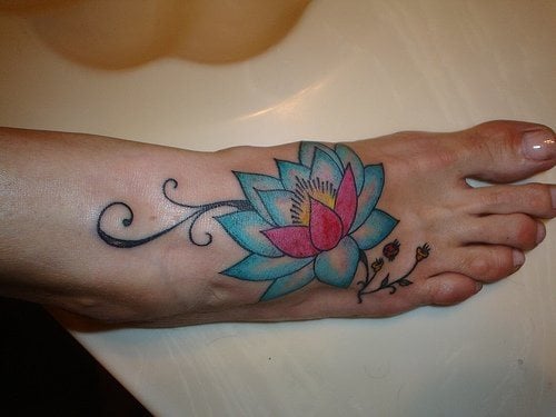tatouage fleur lotus 1090