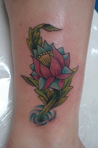 tatouage fleur lotus 1097