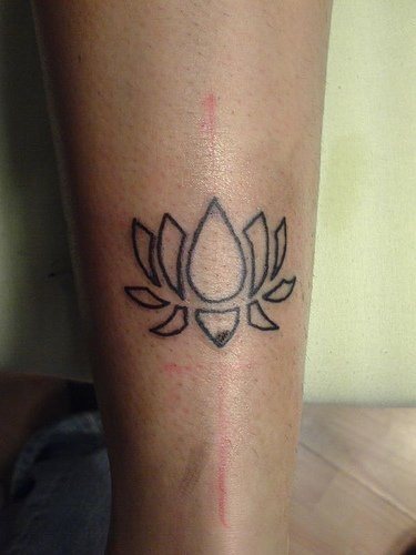 tatouage fleur lotus 1104