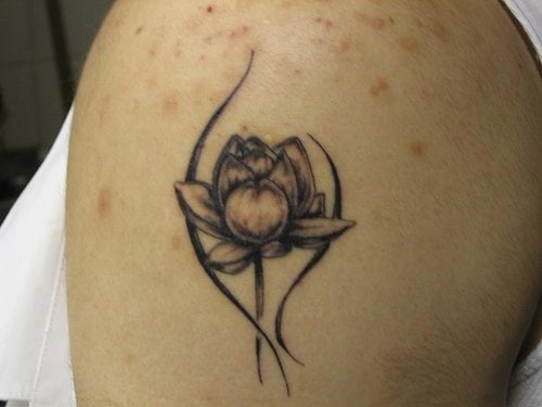 tatouage fleur lotus 1106