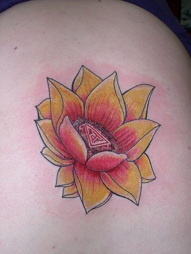tatouage fleur lotus 1055