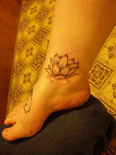 tatouage fleur lotus 1061