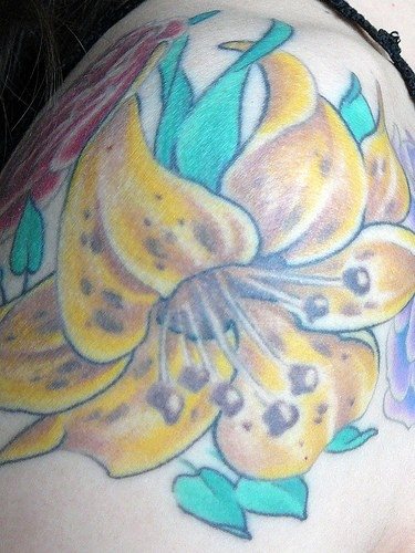 tatouage fleur lys 1031