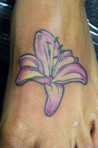 tatouage fleur lys 1033
