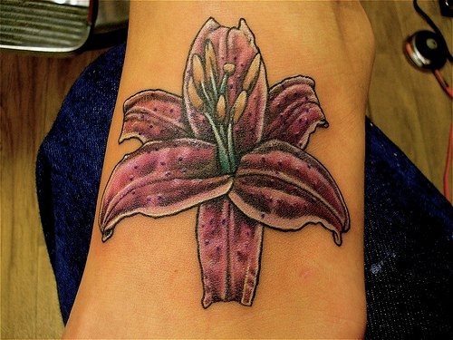 tatouage fleur lys 1037