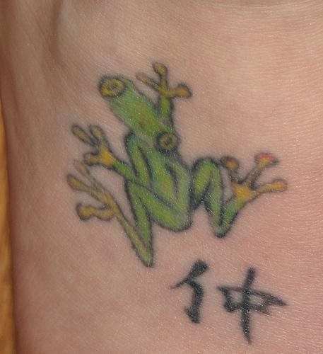 tatouage grenouille 1041