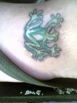 tatouage grenouille 1070