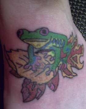 tatouage grenouille 1002