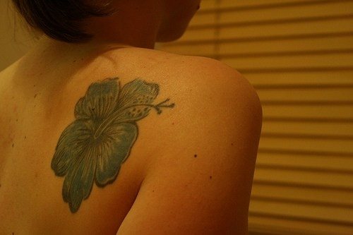 tatouage fleur hibiscus 1003