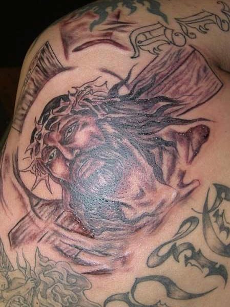 tatouage jesus christ 1014