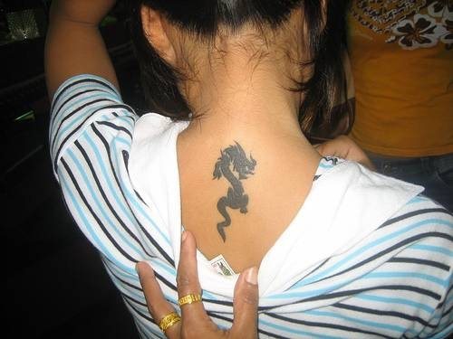tatouage nuque 1100
