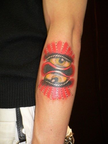 tatouage yeux 1007