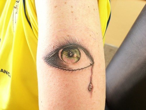 tatouage yeux 1015