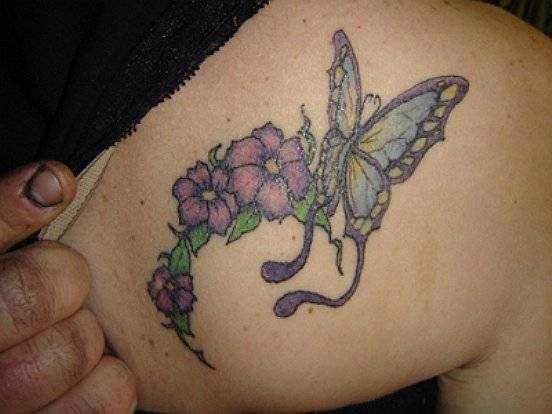 tatouage papillon 1047
